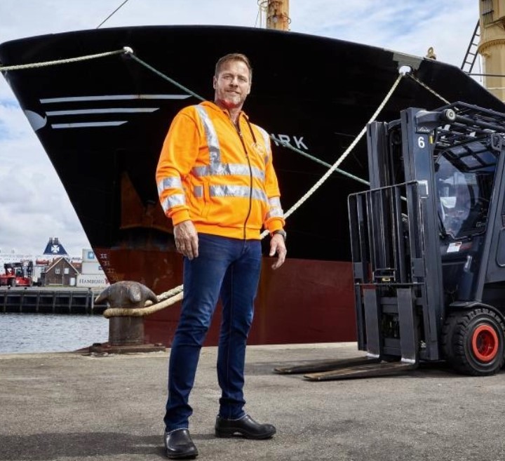 parlevliet en van der plas Linde heftruck bij vissersboot